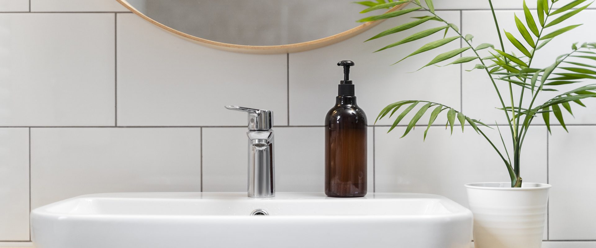 anti-dandruff-products-by-bathroom-sink Salle de bains Sablons sur Huisne, La Loupe, Nogent-le-Rotrou
